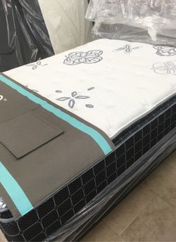 12 inch thick pillow top QUEEN MATTRESS SET RETAIL 899 now 349!!