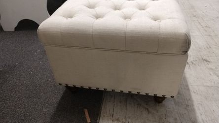 Tufted linen ottoman