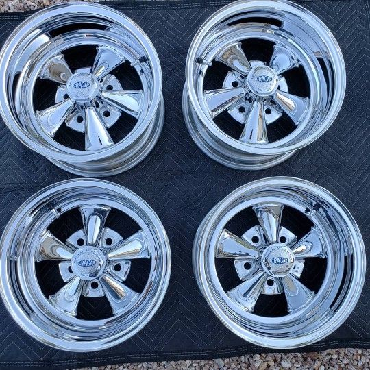 Cragar SS wheels Chevy bolt pattern 5 x4 3/4 14x7 reversed