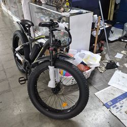 Mountain Bike 26,, Electric Aluminum  Brand New 