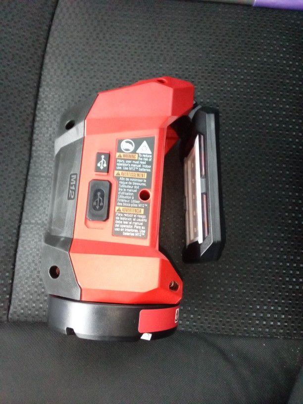 Milwaukee M12 Floodlight Flashlight