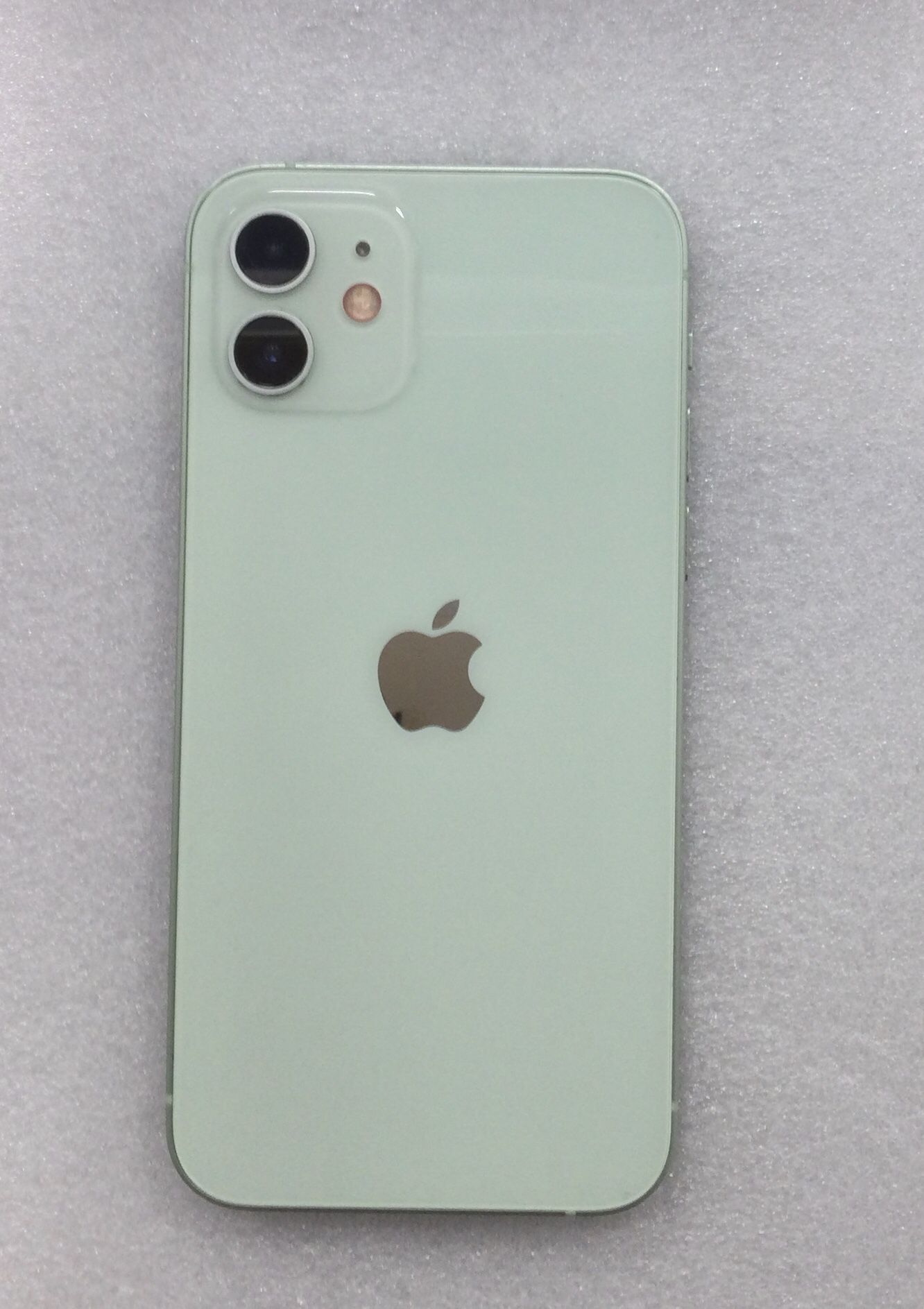 iPhone 12  64 gb T-Mobile /Metro PCs 