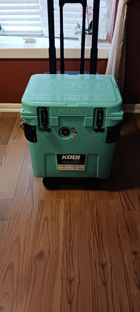 KODI BY H-E-B AT30 ALL TERRAIN COOLER 30 QUARTS 7.5 GAL 28.39L LIKE NEW