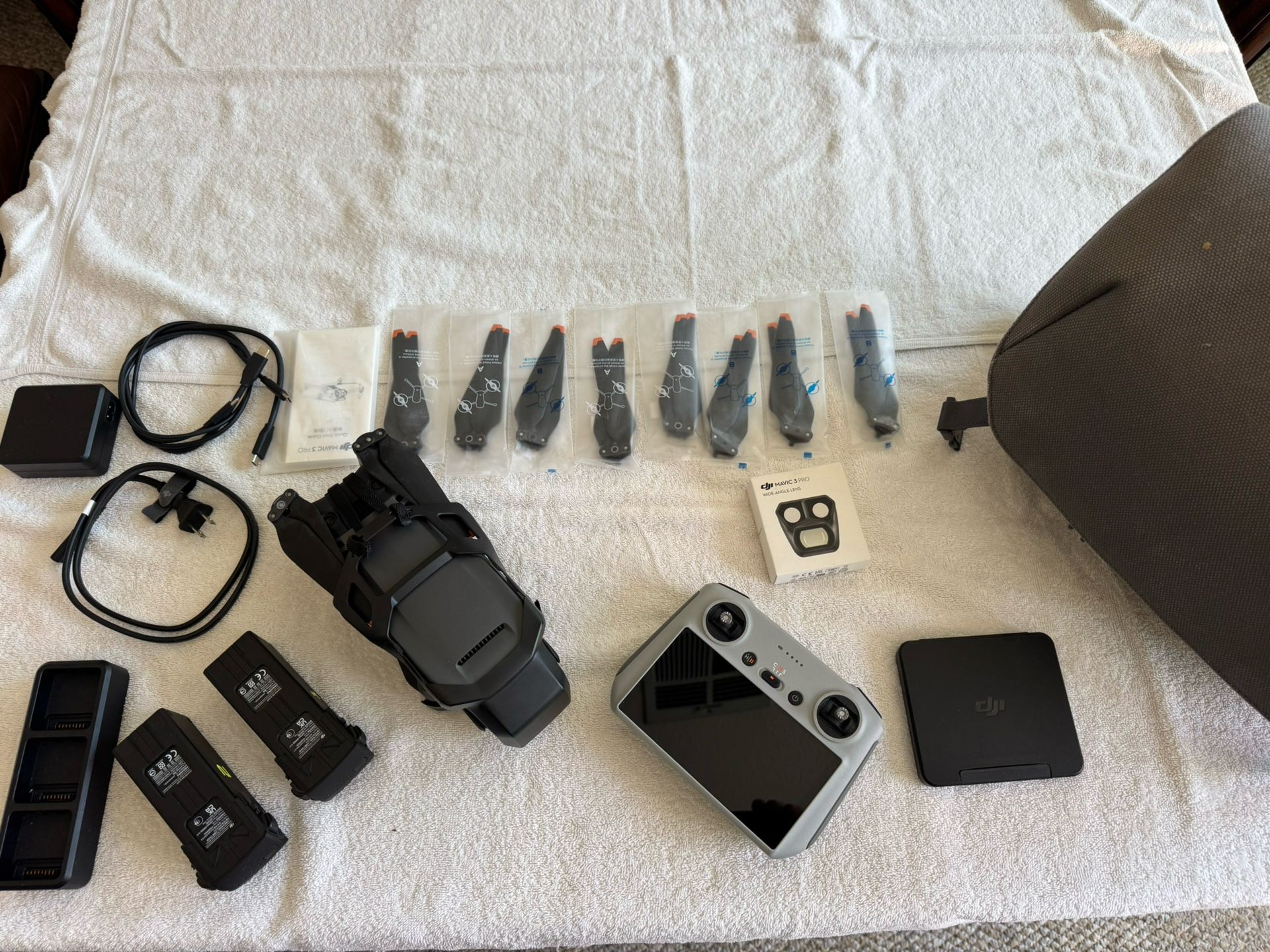 DJI Mavic 3 Pro Fly More Combo