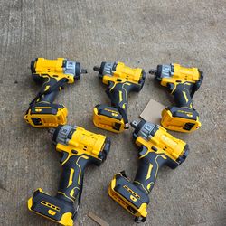 Xr impact wrench 1/2 new only tool.  Compatible with dewalt 20v Battery $60 each one/ Nueva Solo Herramienta Compatible para batería dewalt 20v.  Prec