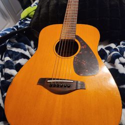 Yamaha FG-Junior Guitar