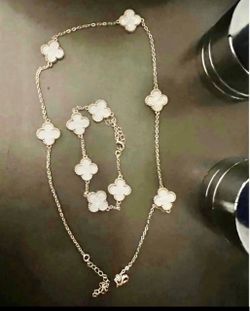 Clover necklace with bracelet