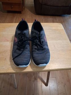 Sketchers tennis shoes