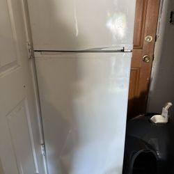 White Small 5.5ft Fridge 