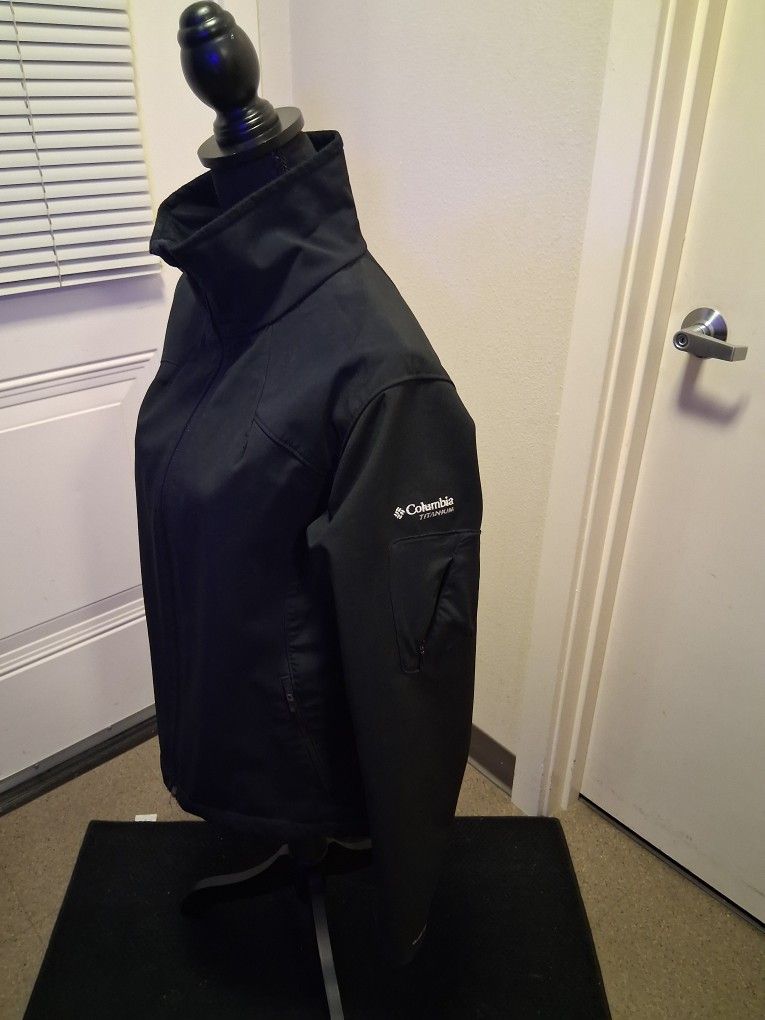 Columbia Titanium Woman's Columbia Utility Jacket SIZE ( L )