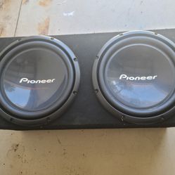 Pioneer Champion series. 2 - 12" Subwoofers In box