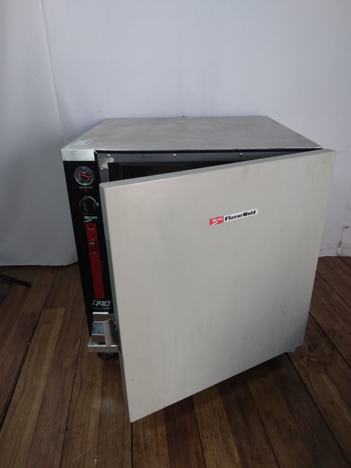 METRO C190 SERIES HALF-HEIGHT INSULATED HEATING CABINET