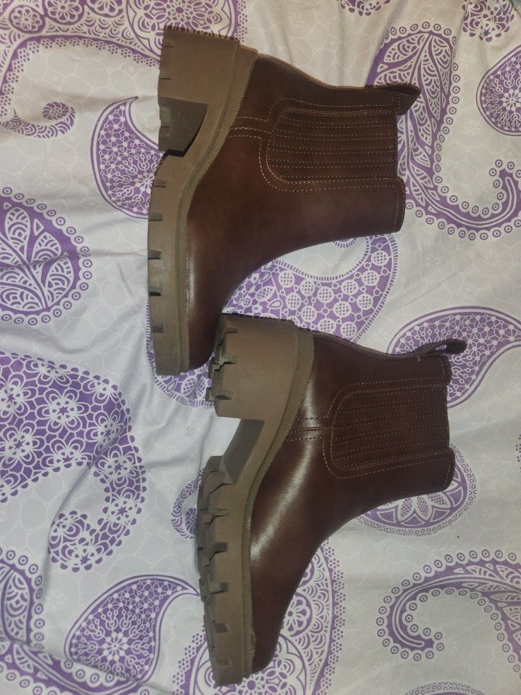 For Women. Brown Boots Like New Size 8.5 W