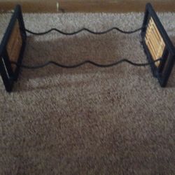 Wine bottle rack