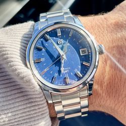 Grand Seiko x Hodiknee - SBGM239 Blue GMT on stainless steel bracelet -Sold Out (limited to 500) Full Set 39.5mm Watch