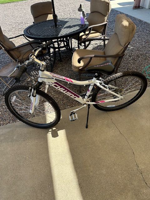 Schwinn Mountain Bike 21 Speed With Front Suspencion