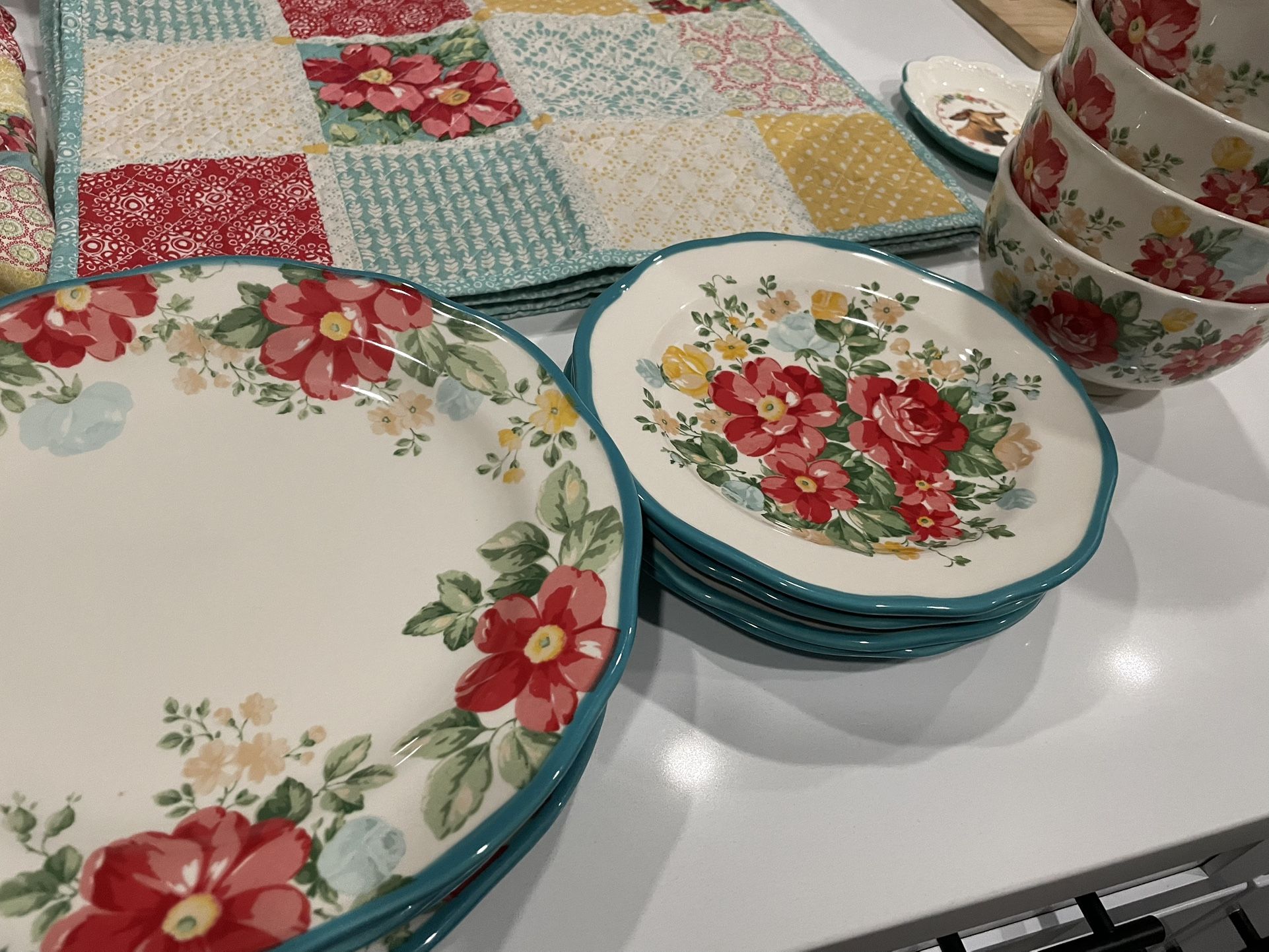 Set Of The Pioner Woman