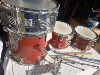 1980 Vintage snares and drums.L