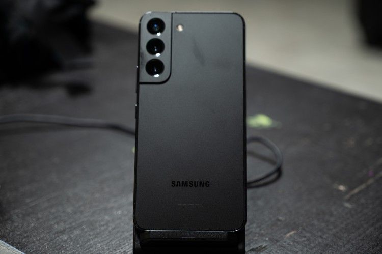Samsung Galaxy S22 (Unlocked)