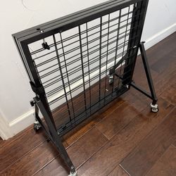 Collapsible Metal Display Grid With Wheels
