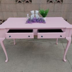 Charming Light Pink Vintage Desk