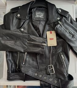 Levi’s Women’s Jacket 🖤 