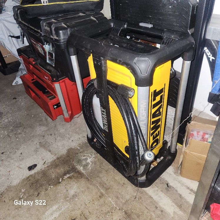 Dewalt DWPW2(contact info removed) PSI 1.1 GPM Electric Cold Water Pressure Washer.