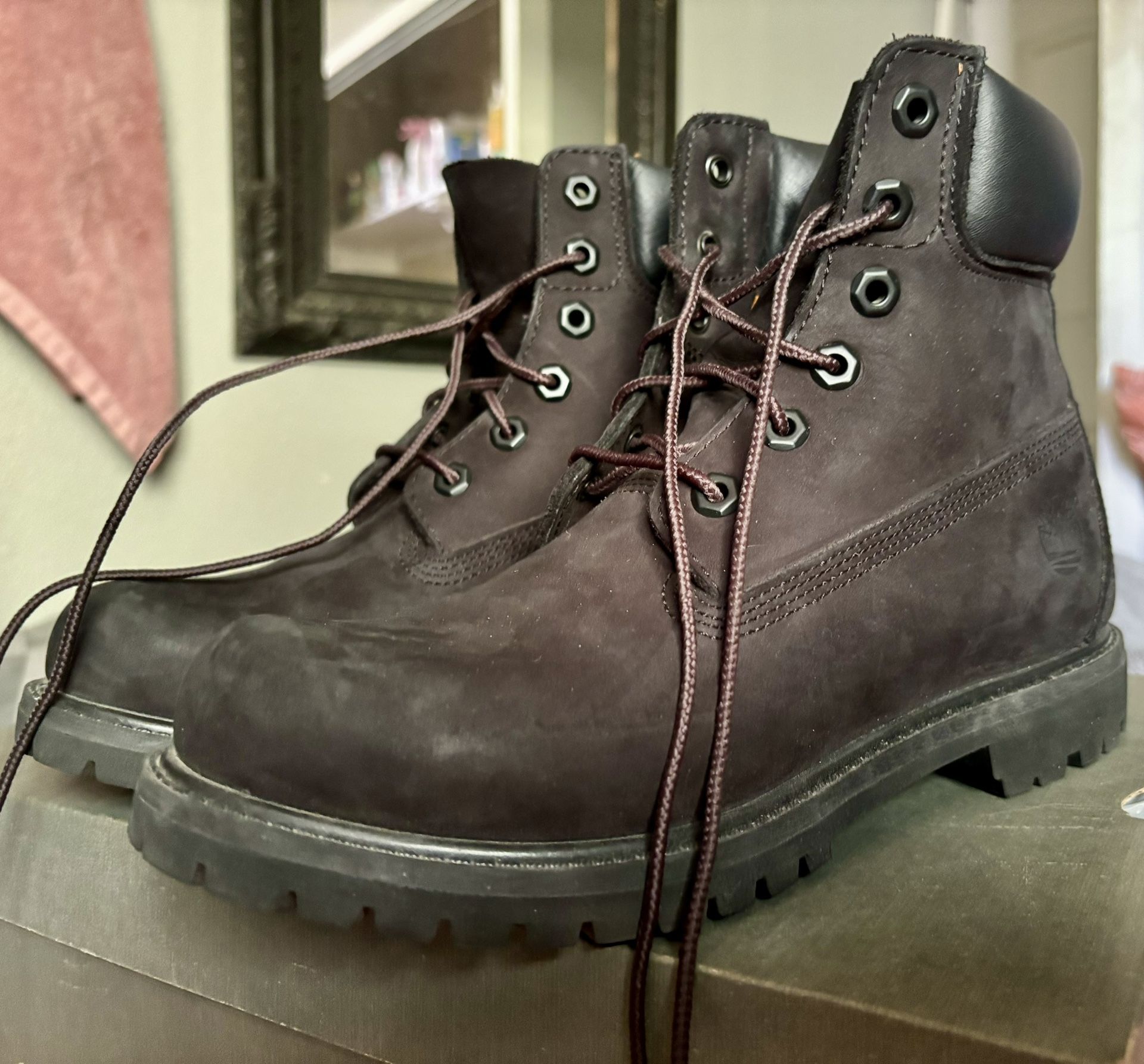 Timberland Women’s Black 6” Premium Boot Size 8