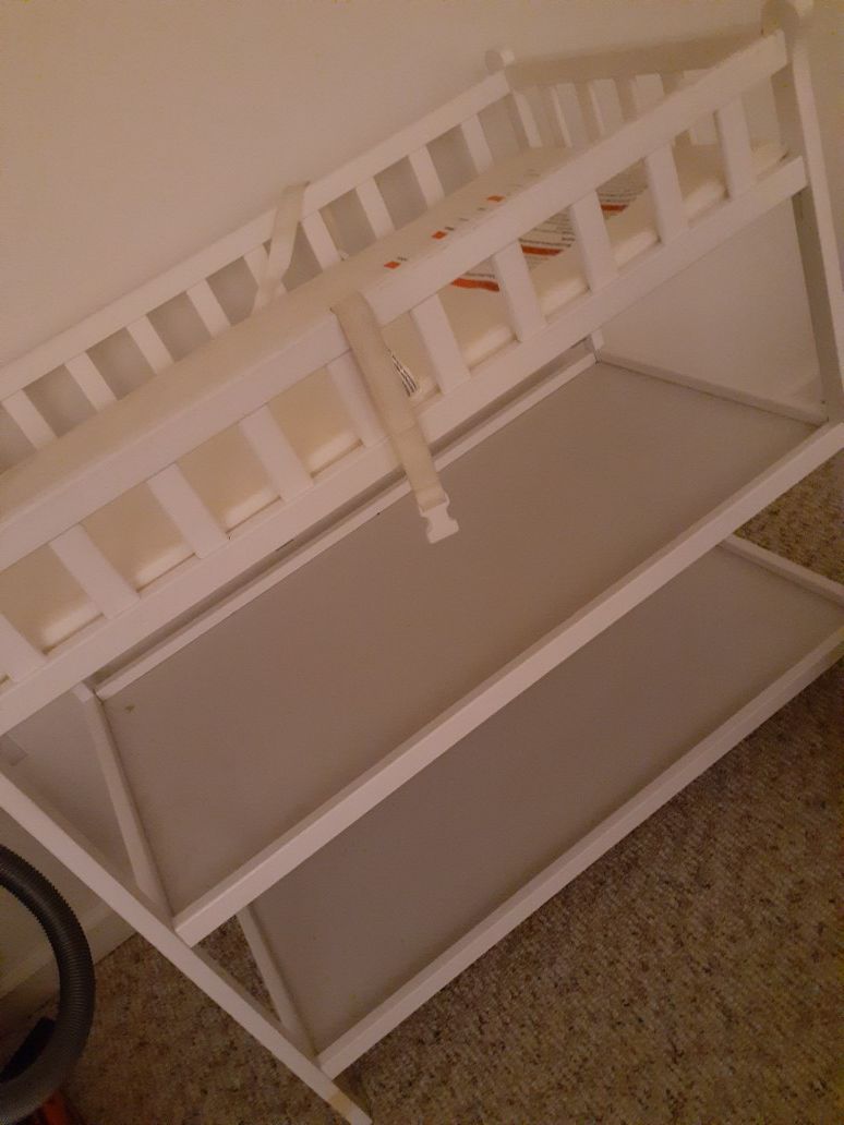 Changing Table with Pad and 2 Shelves