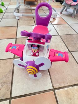 Minnie Mouse ride on airplane