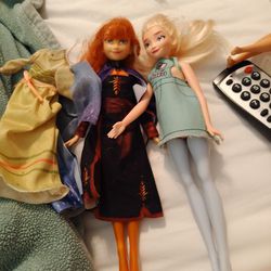 Disney's Frozen Anna And Elsa dolls
