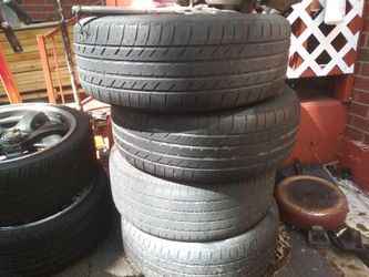 Nissan Steelers wit hub caps