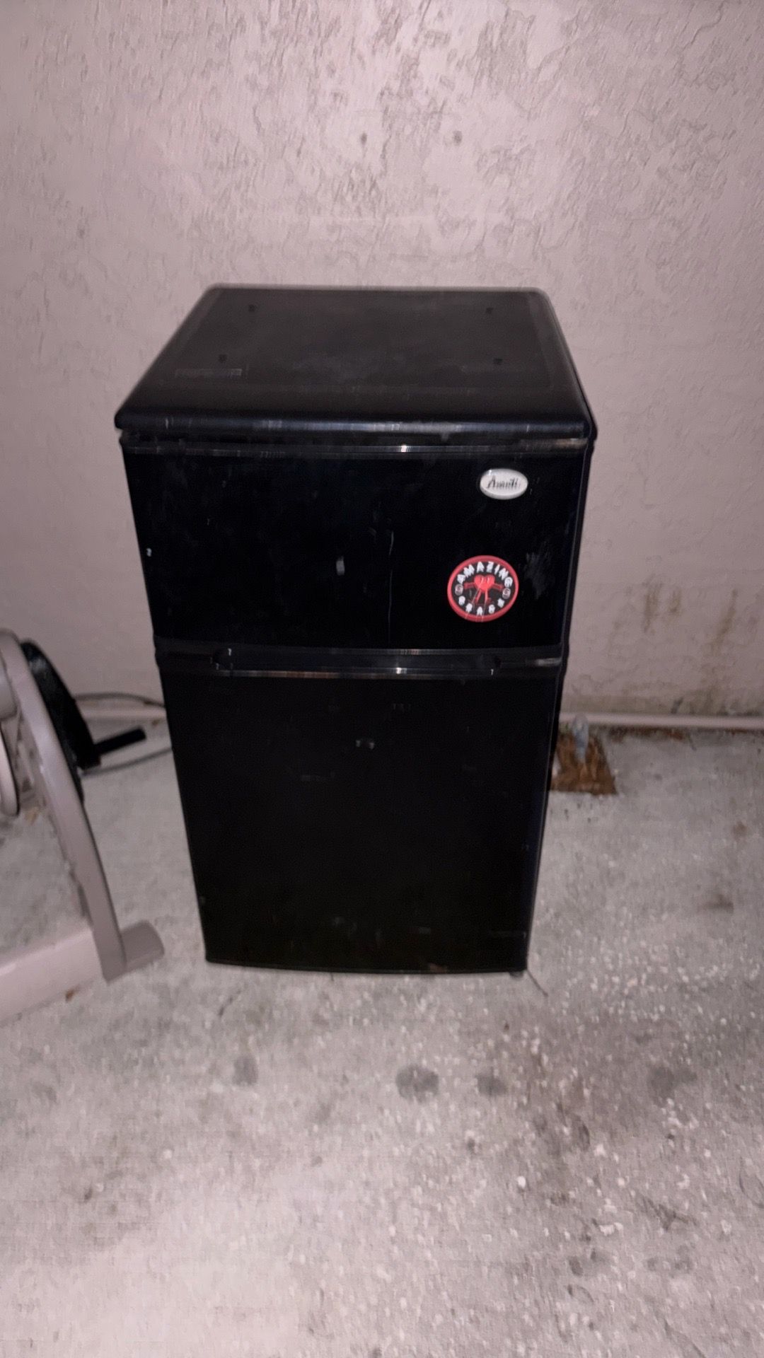 Mini fridge with freezer