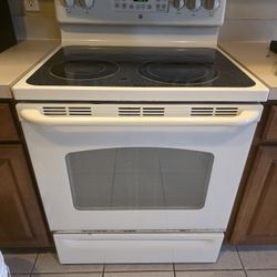 GE Electric Stove / Glass Top – Everything Works