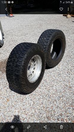 Selling 2 tires and 1 rim toyo open country 35x12.50x18 good condition 90% only 2 only 2. Tires $ 160 firm price