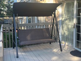 Outdoor patio swing