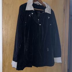 Woman’s Black Raincoat SIZE: LARGE (12-14)