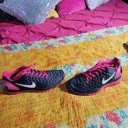 Nike Free TR FIT Black Satin w/Pink ( white Nike logo ) Sneakers, Women's Size 8.5