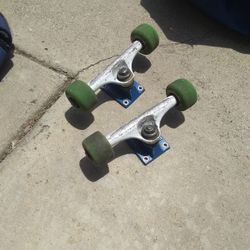 Skatw Board Trucks And Wheels 