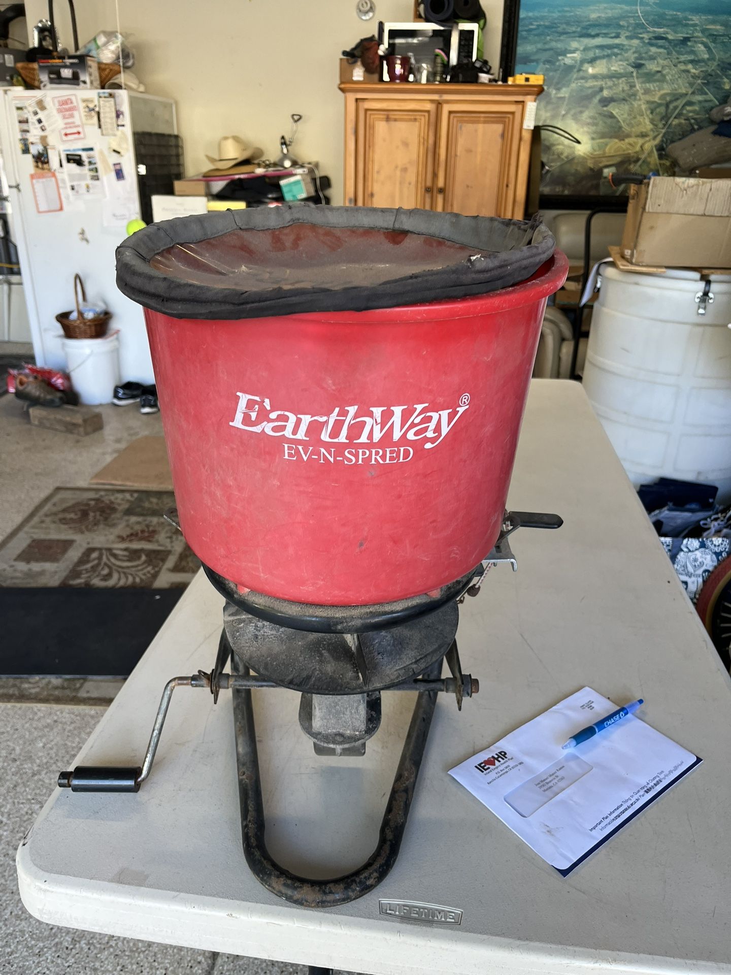 Earthway fertilizer spreader