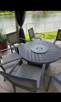 Outdoor patio set with delivery available