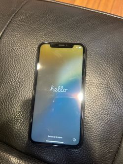 iPhone XR works perfect (unlocked)