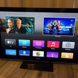 Sony Bravia 52 Inch XBR-52LX900 w/ Two Sets of 3D Glasses