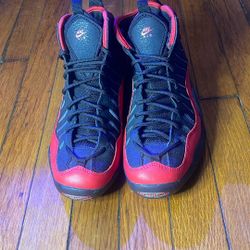 Nike Air Bakin Size 7 Y