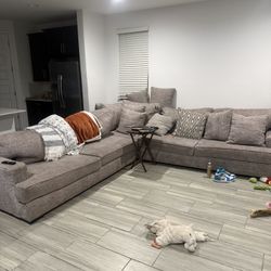 Sectional Couch/2 Beds/ 30 In Tv