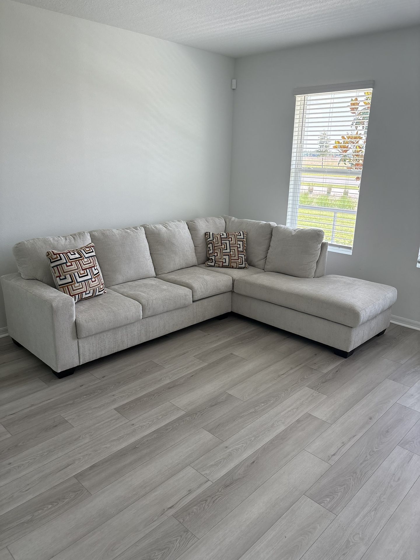 Couch/Sofa Sectional
