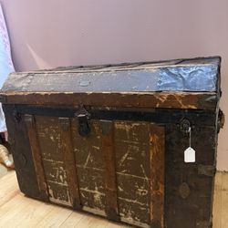 *VINTAGE* 1895 “Champion Wall Trunk”