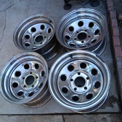 15x8 CRAGAR STYLE CHROME WHEELS!! 5 ON 5!! MADE IN THE USA!! 175$