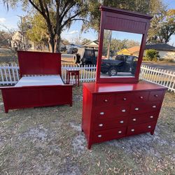 Queen Bed Set/ No Mattress 