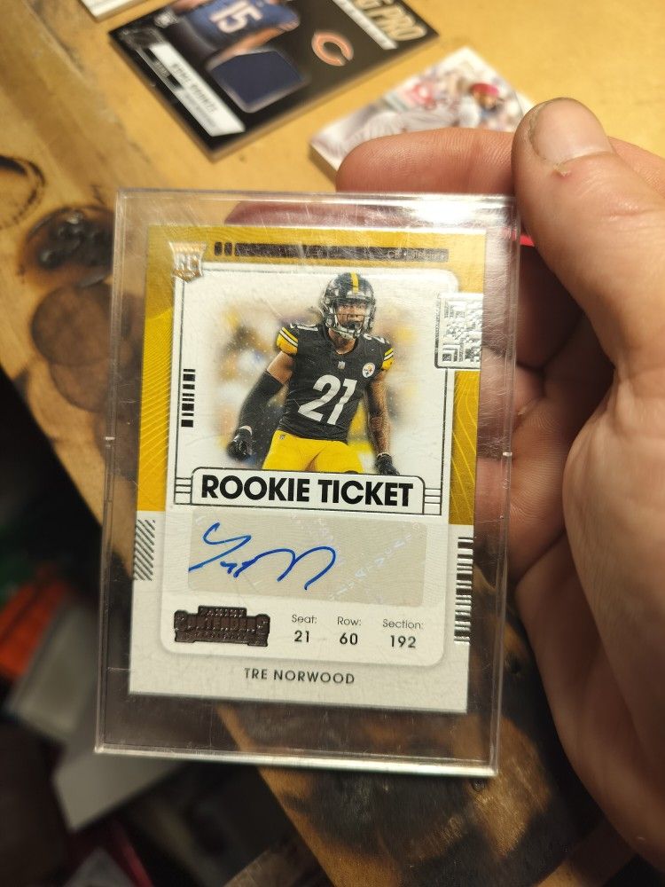 4 Autograph Card And 3 Memorabilia Cards